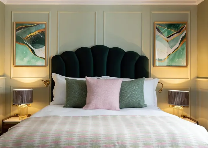 Hort's Townhouse Готель *