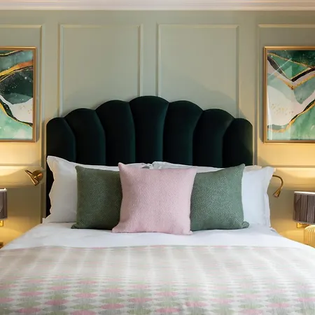 Hort's Townhouse Отель *