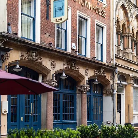 Отель Hort's Townhouse