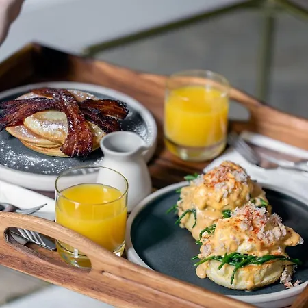 Hort's Townhouse Отель *